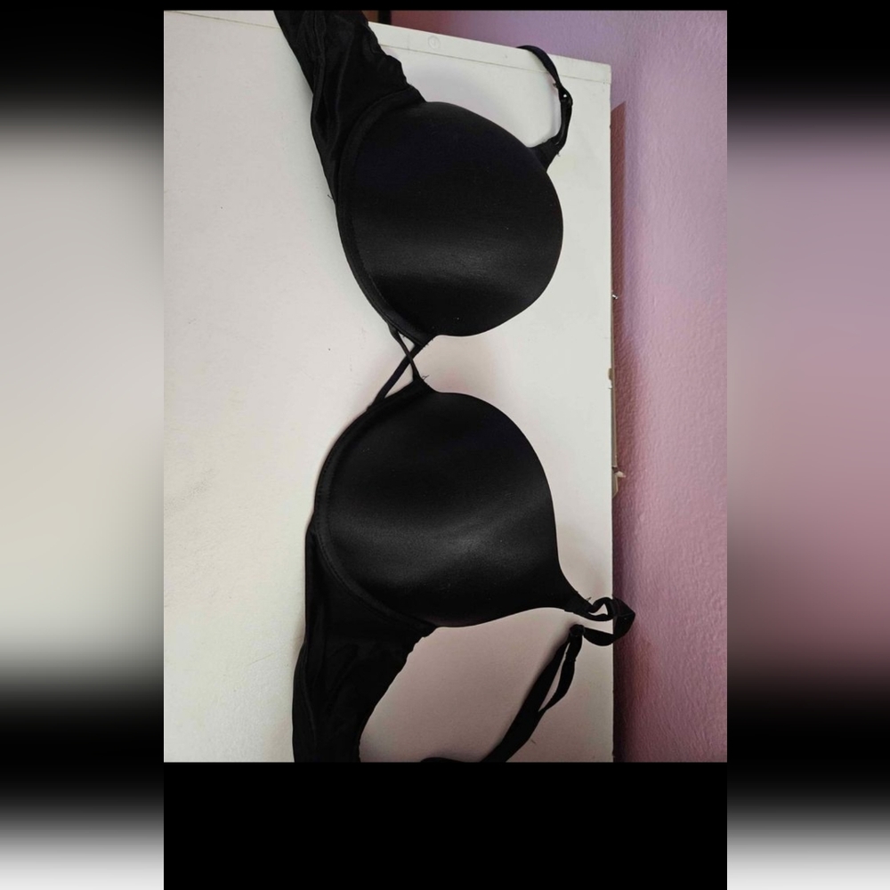 Black Victoria Secret bombshell bra size 34 C